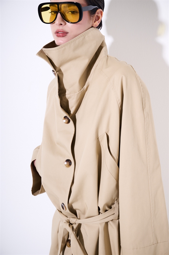 TRENCH MIDI CON COLLO ALTO E CINTURA