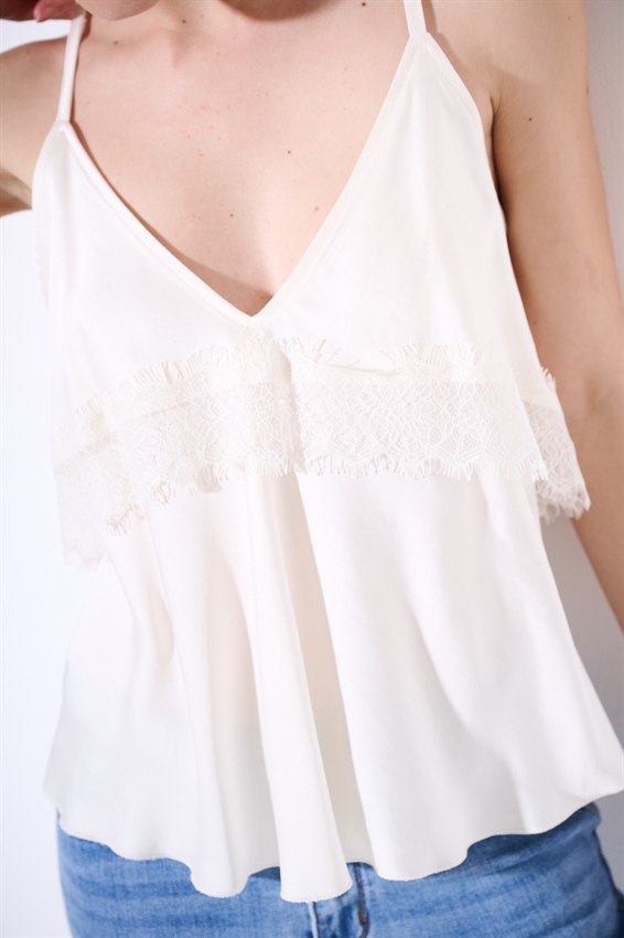 TOP RASO CON INSERTI PIZZO