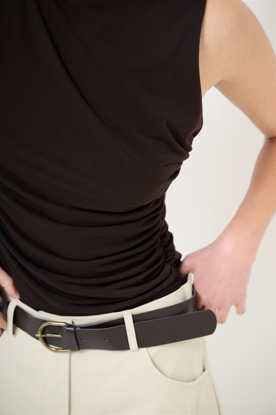 TOP SMANICATO CON RIPRESE LATERALI