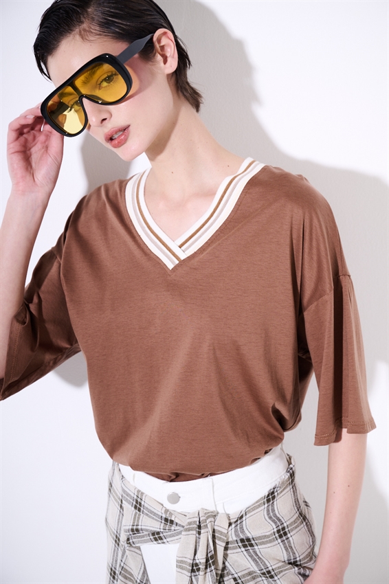 T-SHIRT OVER SCOLLO A V E CON COSTINA