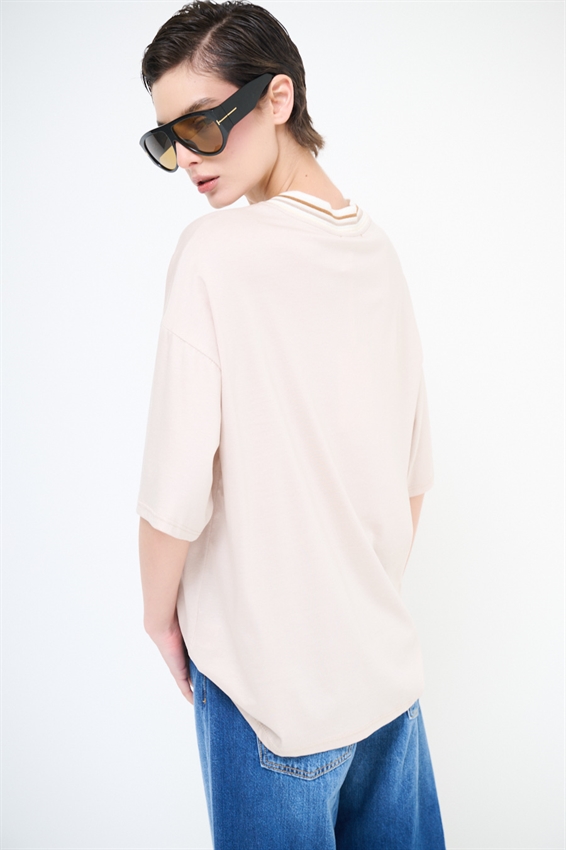 T-SHIRT OVER SCOLLO A V E CON COSTINA