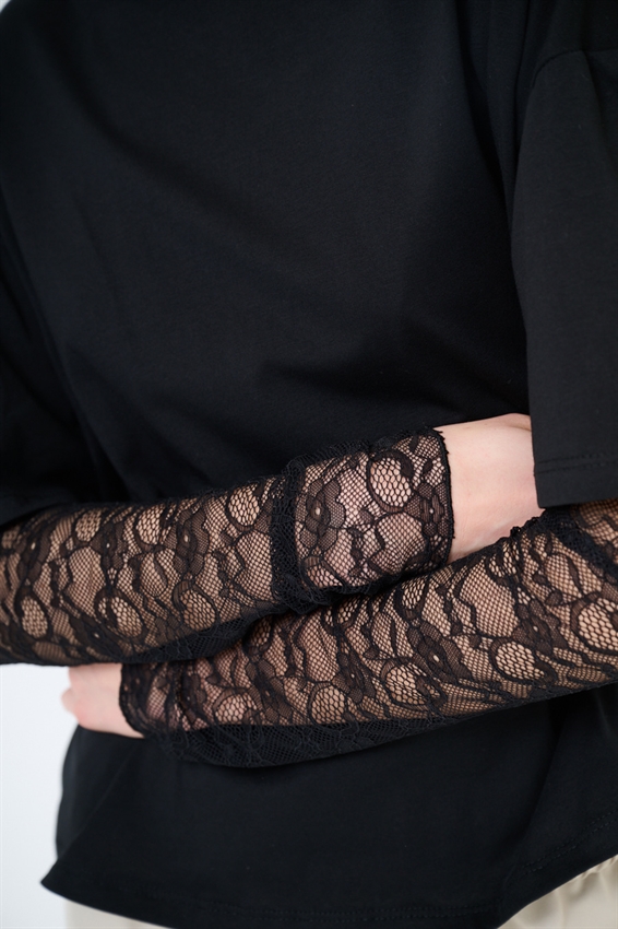 T-SHIRT OVER CON MANICHE IN PIZZO