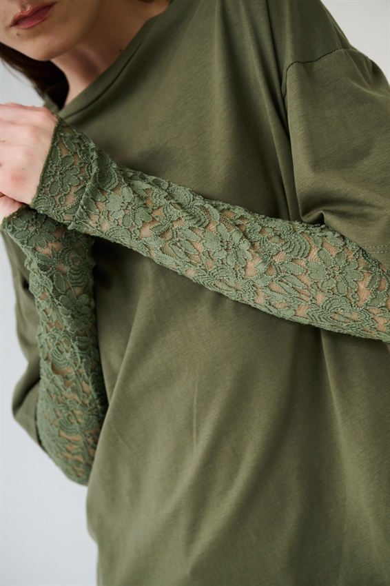 T-SHIRT OVER CON MANICHE IN PIZZO