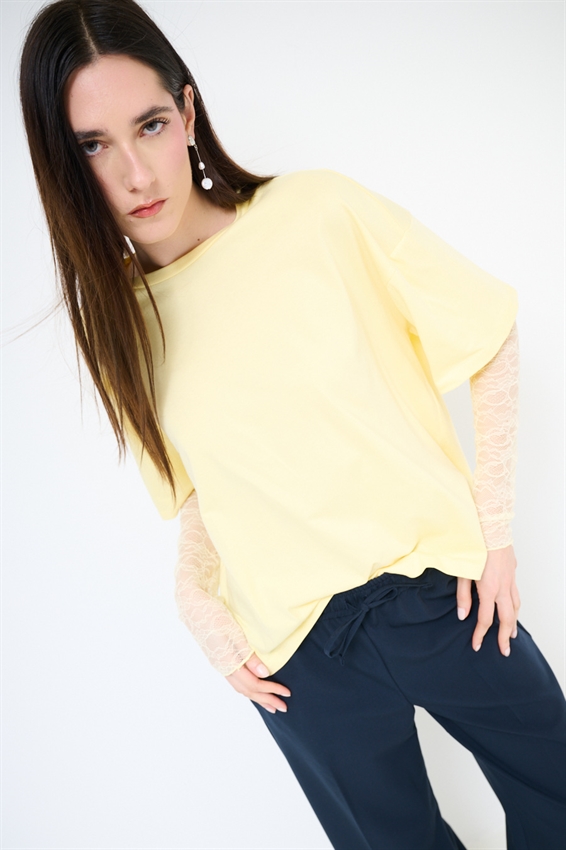 T-SHIRT OVER CON MANICHE IN PIZZO
