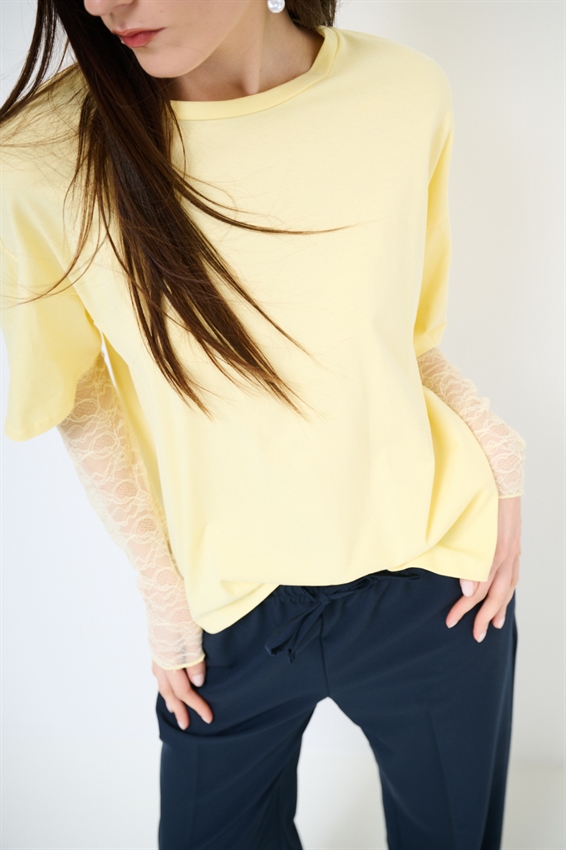 T-SHIRT OVER CON MANICHE IN PIZZO