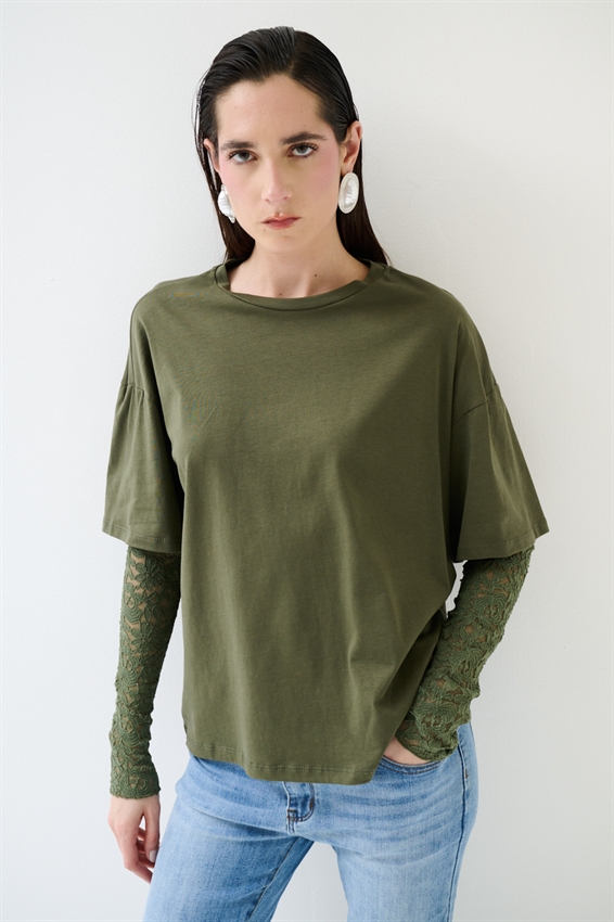 T-SHIRT OVER CON MANICHE IN PIZZO