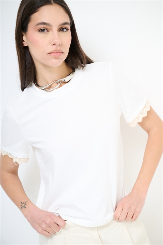 T-SHIRT BASIC CON PASSAMANERIA SULLA MANICA