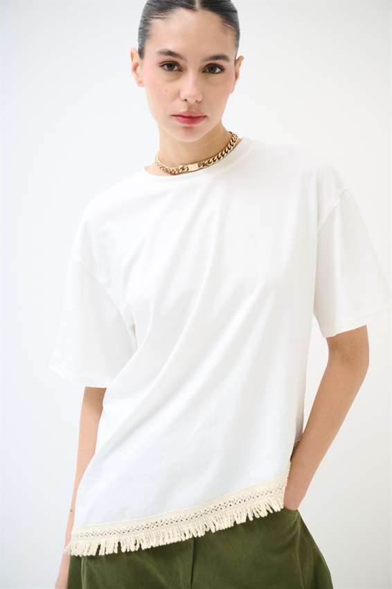 T-SHIRT ASIMMETRICA CON FRANGE SUL FONDO