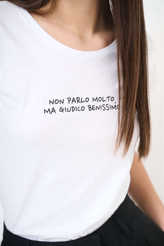T-SHIRT SLIM CON STAMPA NON PARLO MOLTO