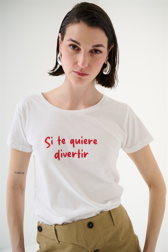 T-SHIRT CON STAMPA SI TE QUIERE DIVERTIR