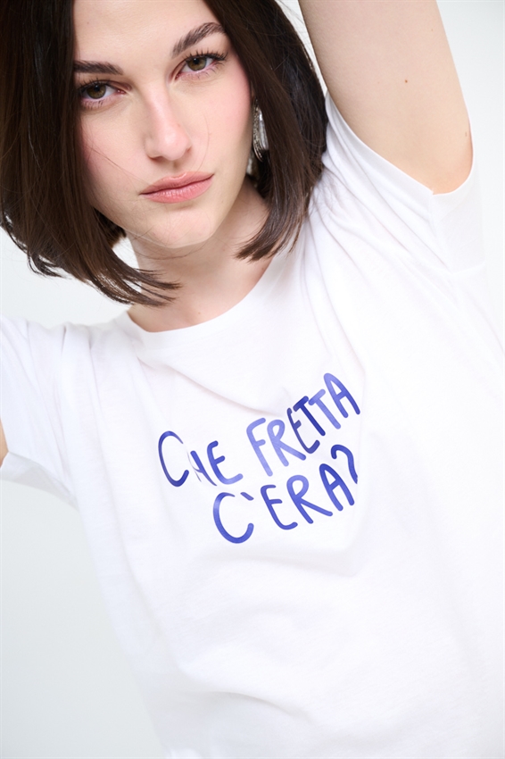 T-SHIRT CON STAMPA CHE FRETTA..
