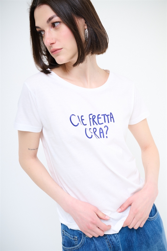 T-SHIRT CON STAMPA CHE FRETTA..