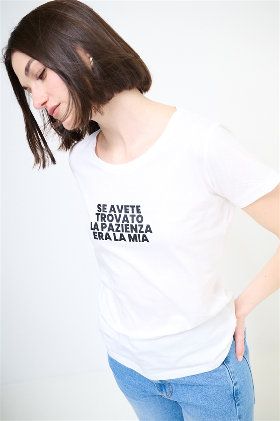 T-SHIRT CON STAMPA PAZIENZA