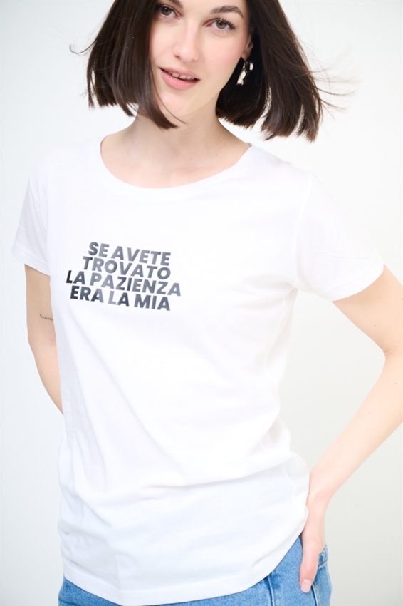 T-SHIRT CON STAMPA PAZIENZA