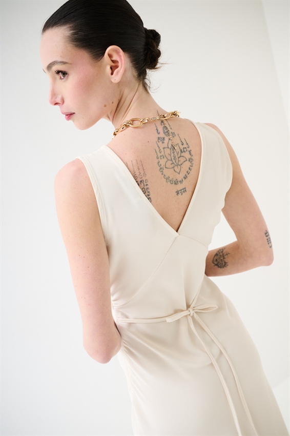 ABITO LUNGO SMANICATO CON SPACCO TESSUTO FLUIDO BURRO