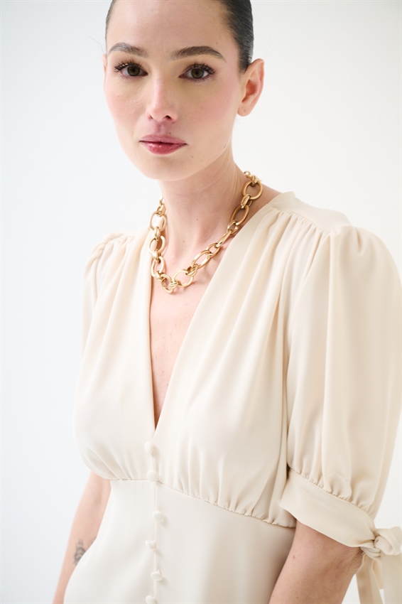 ABITO CORTO CON BOTTONI FODERATI BURRO