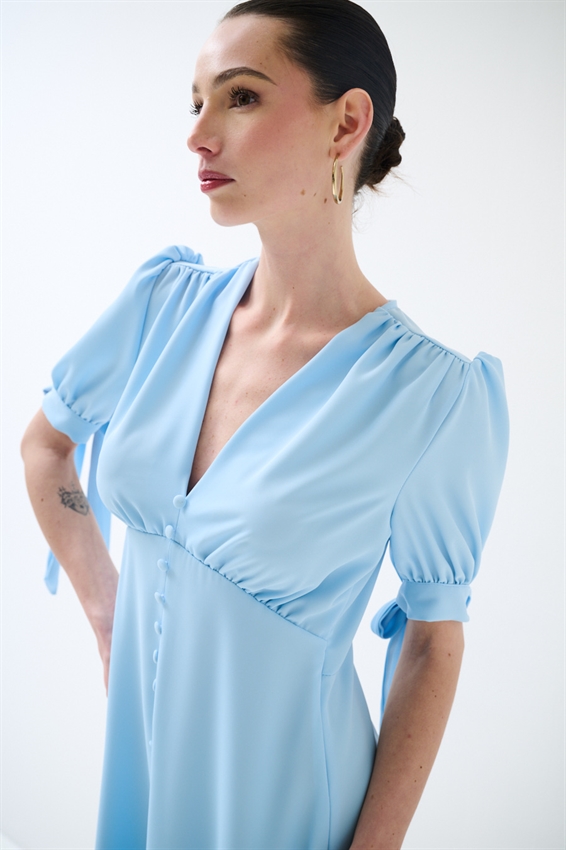 ABITO CORTO CON BOTTONI FODERATI CELESTE