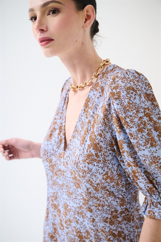 ABITO LUNGO CON STAMPA CELESTE/TABACCO