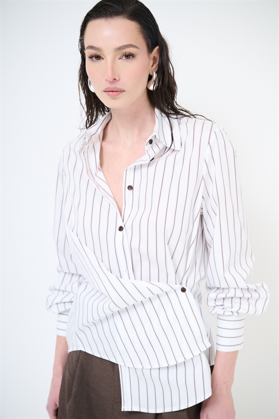 CAMICIA CON RIPRESA LATERALE E BOTTONE RIGATA BIANCO