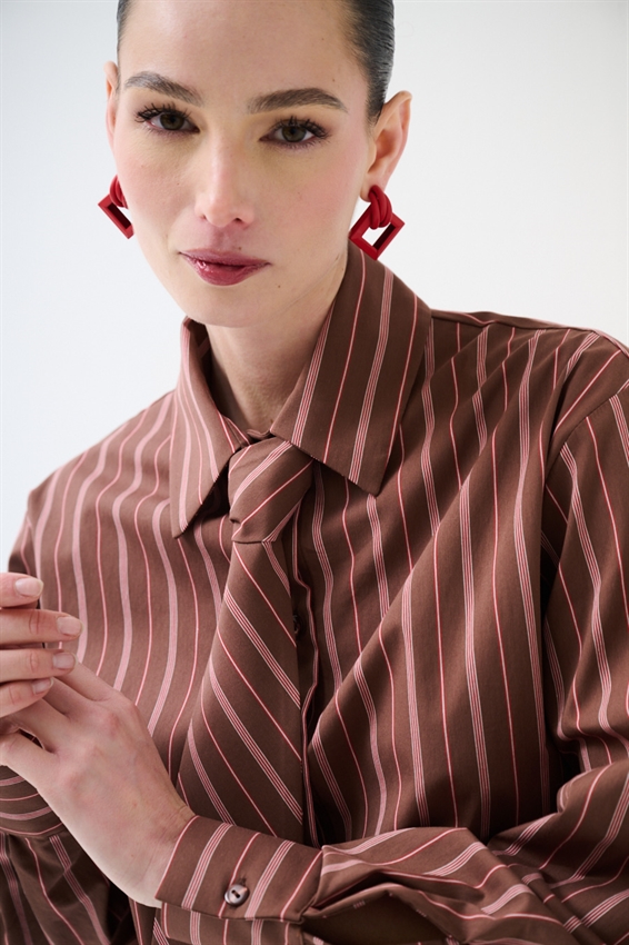 CAMICIA RIGATA CON CRAVATTA IN COTONE CIOCCOLATO