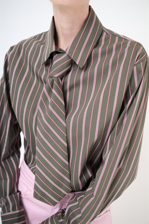 CAMICIA RIGATA CON CRAVATTA IN COTONE MORO