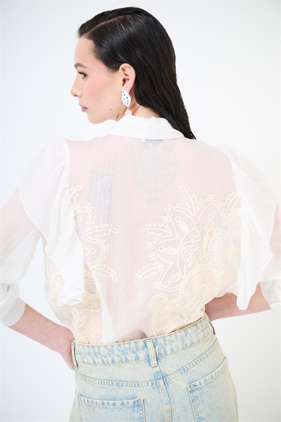 CAMICIA CON MAXI GALA SULLA SPALLA