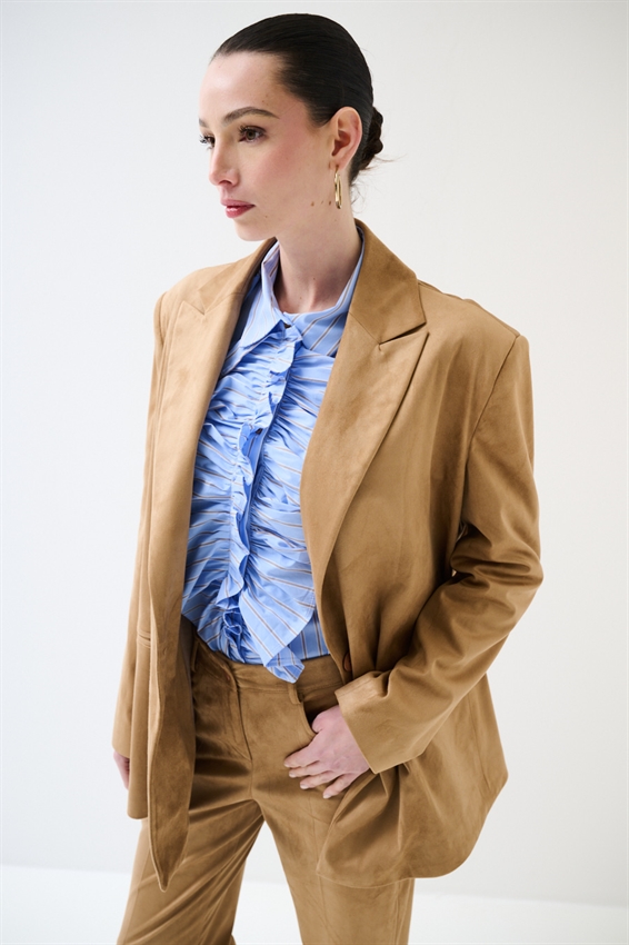 GIACCA OVER A UN BOTTONE