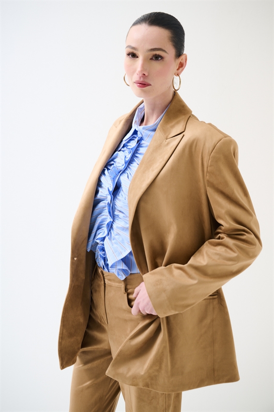 GIACCA OVER A UN BOTTONE