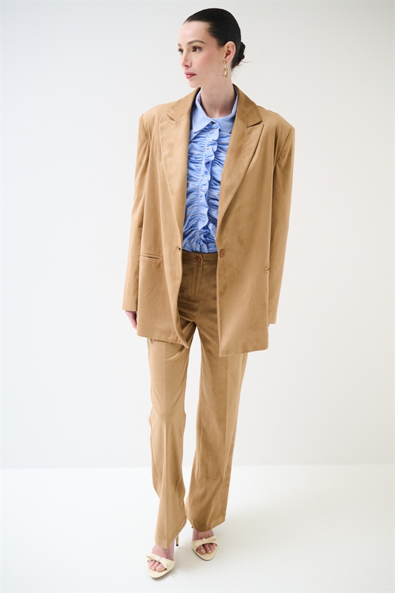 GIACCA OVER A UN BOTTONE