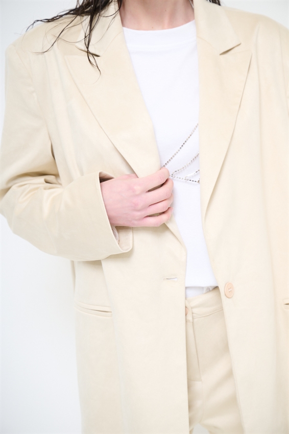 GIACCA OVER A UN BOTTONE BEIGE