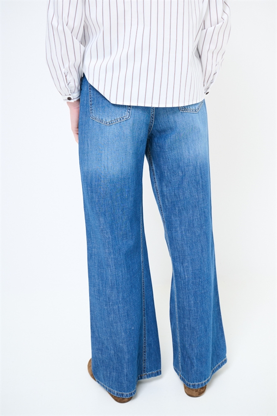 JEANS LARGO CON CUCITURE SUL DAVANTI BLU MEDIO