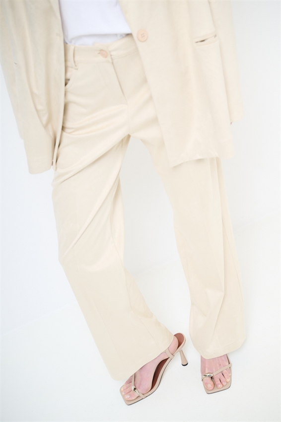 PANTALONE A 5 TASCHE CON PIEGA CENTRALE