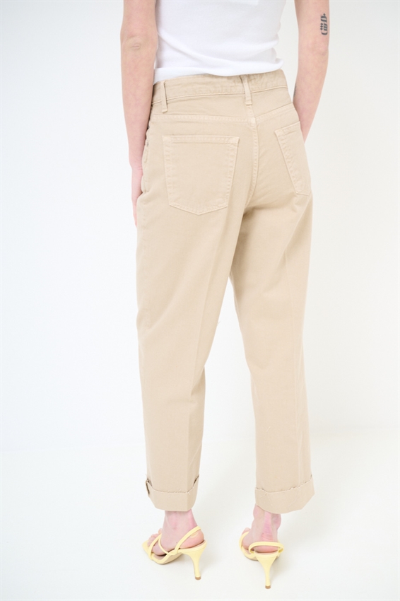 PANTA CHINO CON RISVOLTO E TAGLIO VIVO