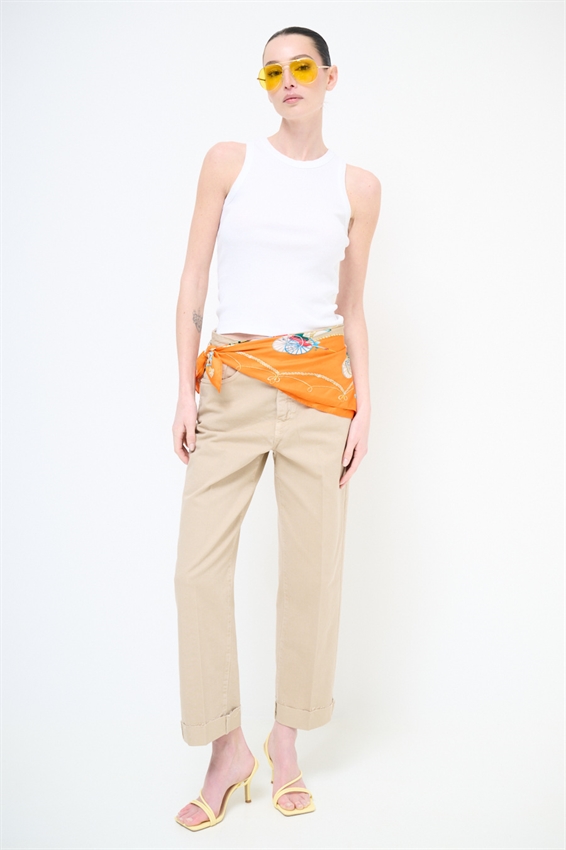 PANTA CHINO CON RISVOLTO E TAGLIO VIVO