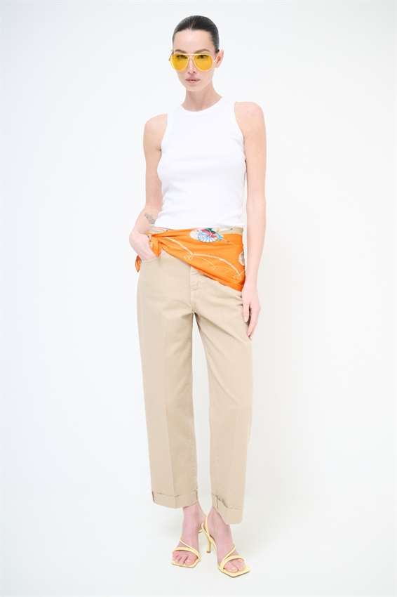 PANTA CHINO CON RISVOLTO E TAGLIO VIVO