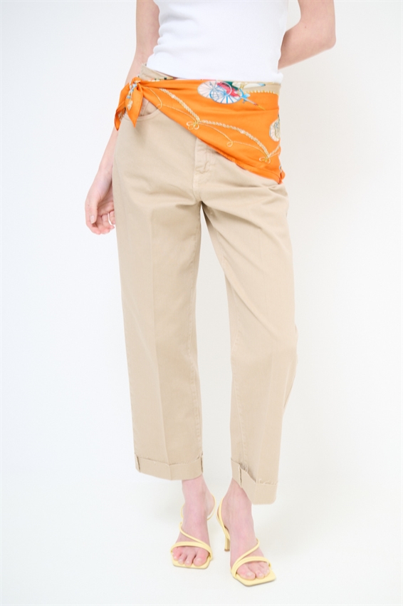 PANTA CHINO CON RISVOLTO E TAGLIO VIVO