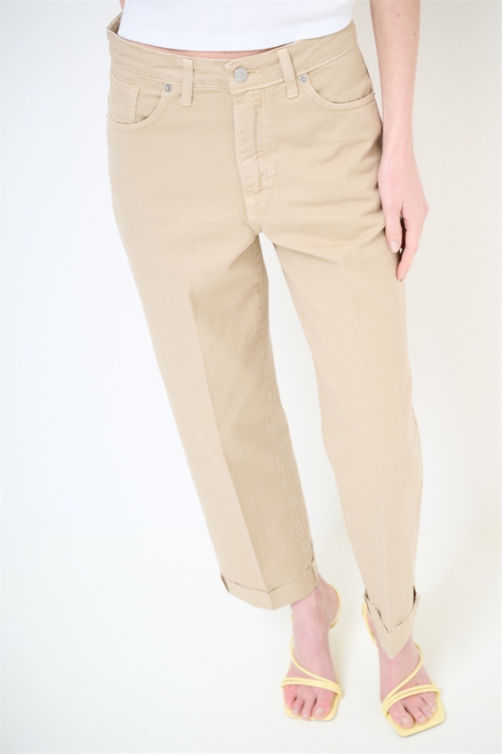 PANTA CHINO CON RISVOLTO E TAGLIO VIVO DESERTO