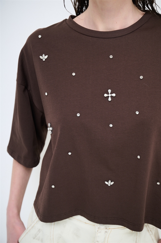 T-SHIRT CON APPLICAZIONE CASTONI