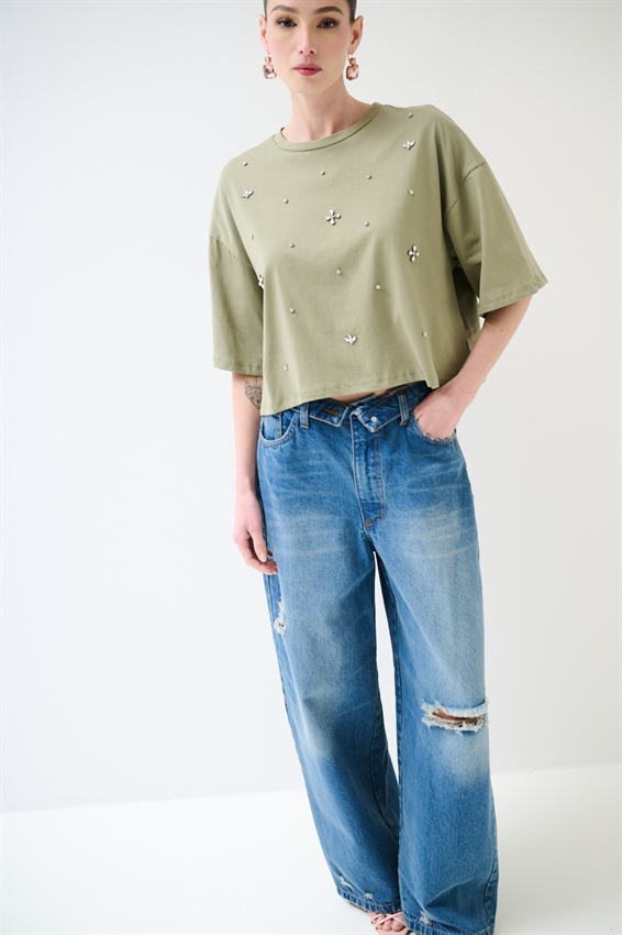 T-SHIRT CON APPLICAZIONE CASTONI SALVIA