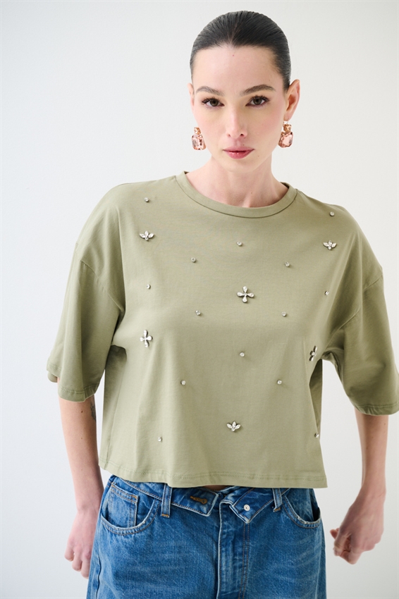 T-SHIRT CON APPLICAZIONE CASTONI SALVIA