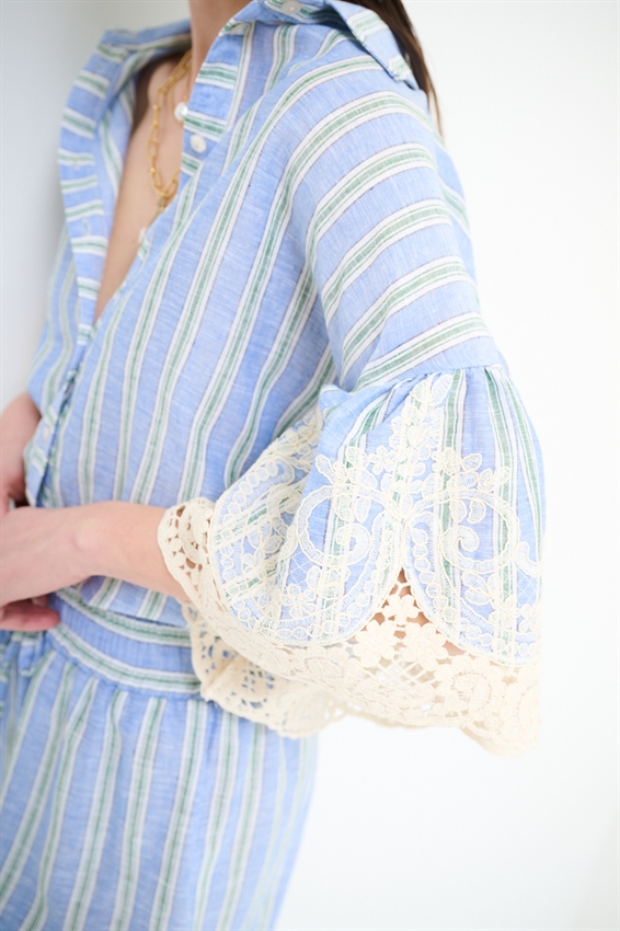 CAMICIA IN LINO A RIGHE CON RICAMO