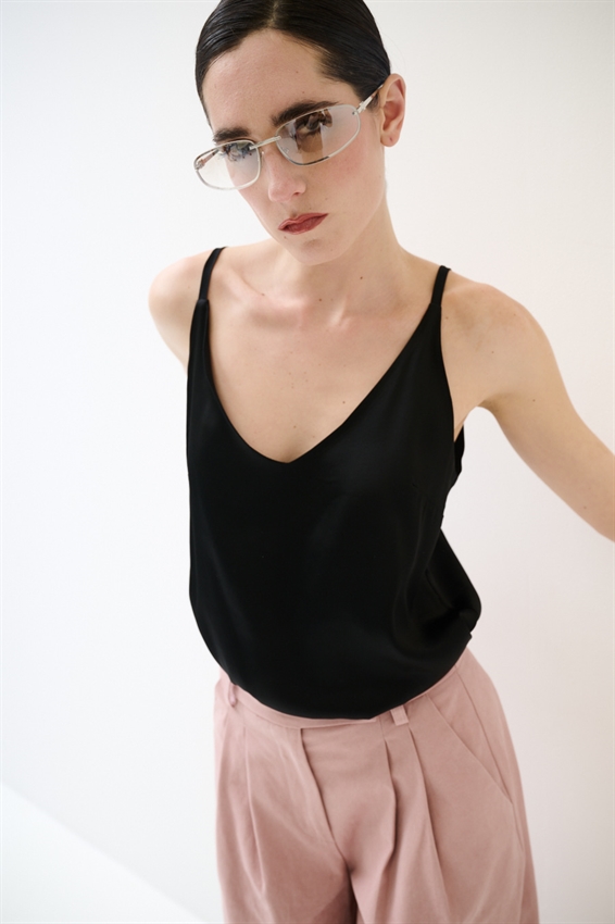 CANOTTA BASIC CON SPALLINI REGOLABILI IN VISCOSA NERO