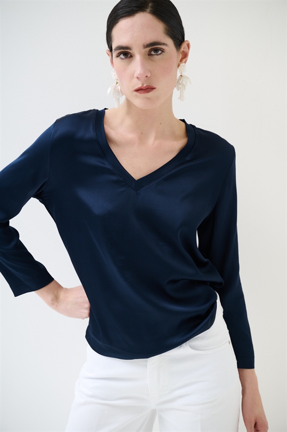 MAGLIA SCOLLO A V IN RASO VISCOSA