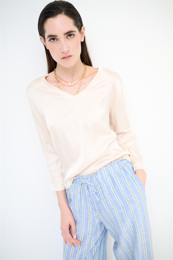 MAGLIA SCOLLO A V IN RASO VISCOSA