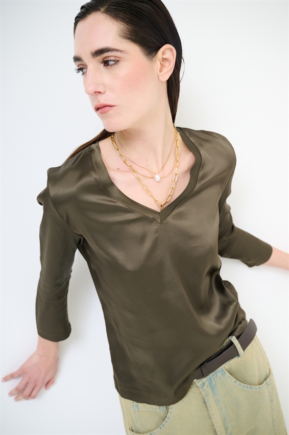 MAGLIA SCOLLO A V IN RASO VISCOSA