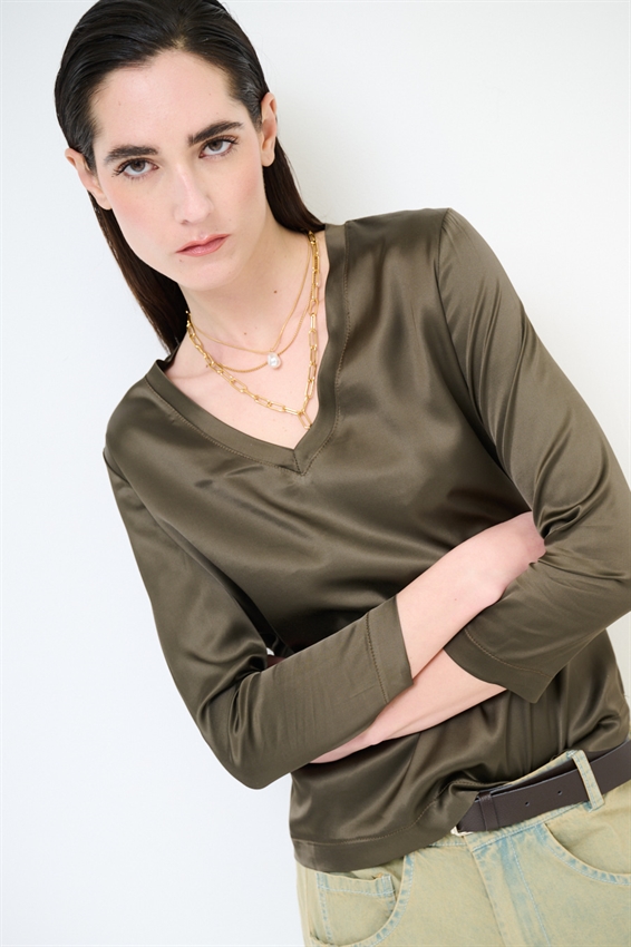 MAGLIA SCOLLO A V IN RASO VISCOSA