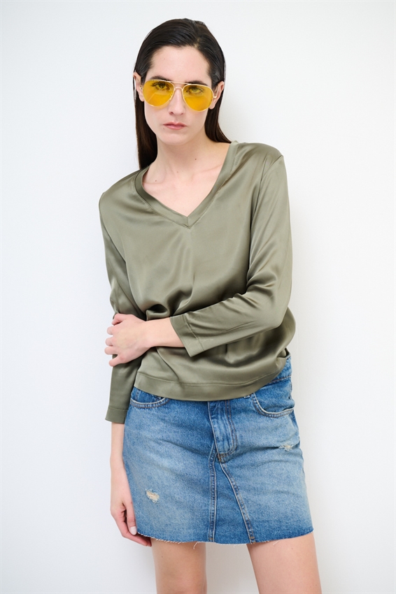 MAGLIA SCOLLO A V IN RASO VISCOSA