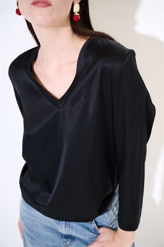 MAGLIA SCOLLO A V IN RASO VISCOSA