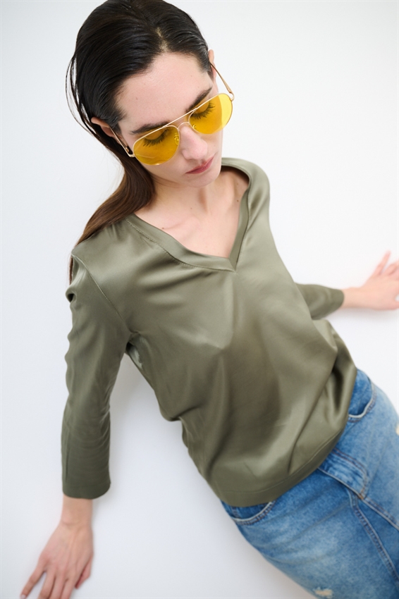 MAGLIA SCOLLO A V IN RASO VISCOSA VERDE MILITARE