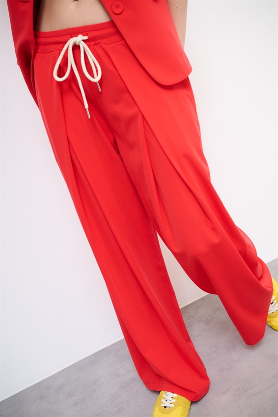 PANTALONE CON PINCES